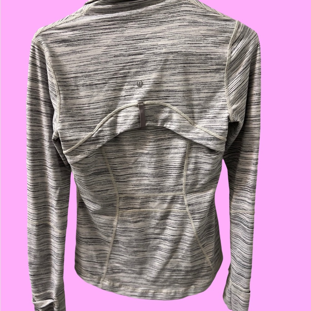 Lululemon Like New Define Jacket Size 6 - image 4